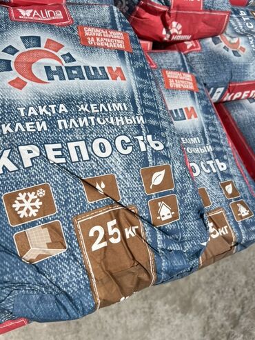 клей для стекло: Клей плиточный "Крепость" от "Наши" предназначен для укладки плитки