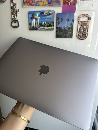 toshiba ноутбук: MacBook Air M1 2020 в идеальном состоянии. Пользовалась только для