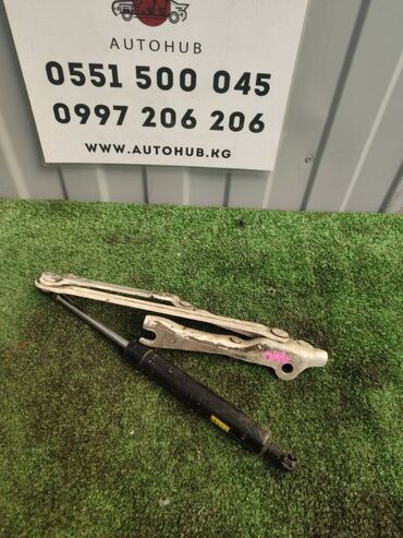 Другие автозапчасти: Петли капота Toyota