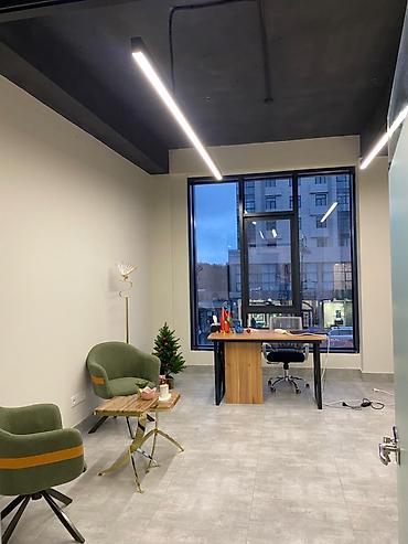 Kommersiya daşınmaz əmlakı: 22m² ofis icarəyə verilir. Ofis 4 mərtəbəli binanın 2ci mərtəbəsində — 4