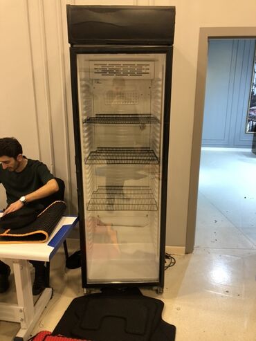 Dərin dondurucular: Ticarət vitrin soyuducu - Şüşə qapılı, tək kameralı, şaquli vitrin