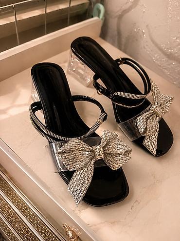 coco chanel: Женские мюли на прозрачном каблуке с декором - Формат: открытые мюли — 1