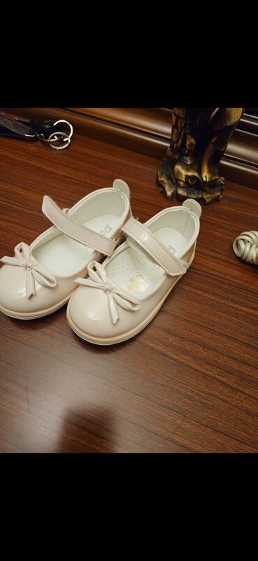 Kurtkalar: Uşaq üçün qış geyimləri dəsti - Ağ süni xəz palto: çiyinlərdən ətəyə — 14