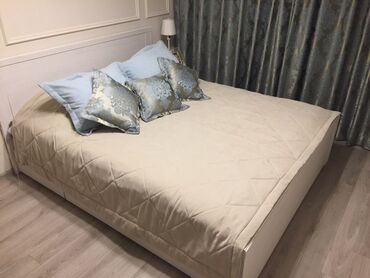 срочно продаётся 1 комнатная квартира в районе ошского рынка по улице кенсуйская: 1 комната, Душевая кабина, Постельное белье, Кондиционер