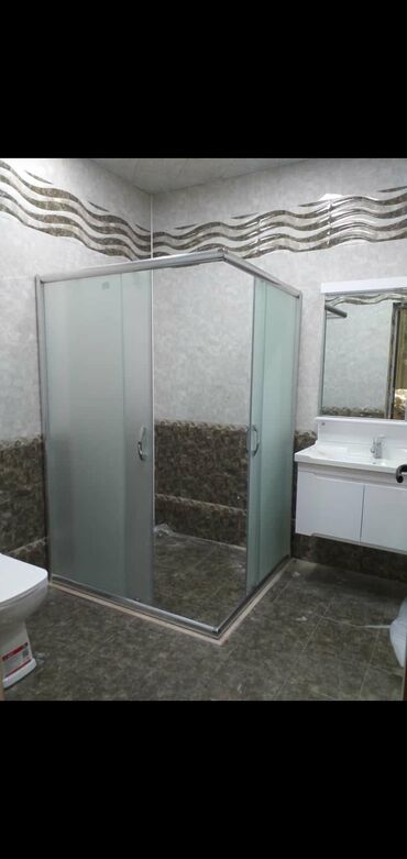 Duş kabinaları, arakəsmələr: Yeni Arakəsmə, Düzbucaqlı, Pulsuz çatdırılma — 16