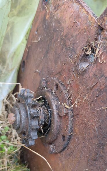 Ostali alati i mašine: Двостубна ауто дизалица, носивости 2.5т. 2015 је годиште. Рађена је у — 23