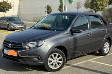 4 qapi niva: Lada Granta sedan – tünd boz rəngdə, kompakt və qənaətcil şəhər