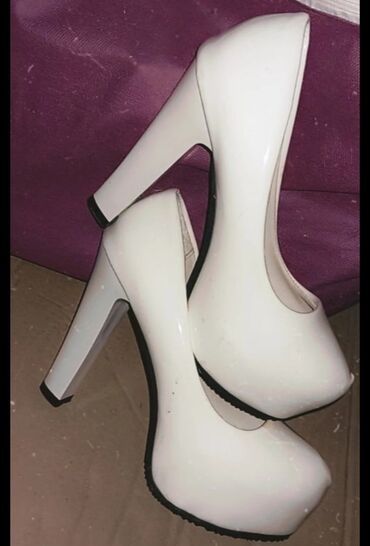 Tuflilər: Ayaqqabilar her çesidde.istiyen olsa yazsin qiymetlerini yazim — 3