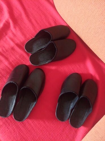 Slippers: Indoor slippers, 40