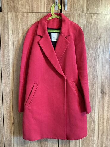 пальто красное: Пальто Mango 
Состояние идеальное 
Качество шикарное 
Размер XS-S