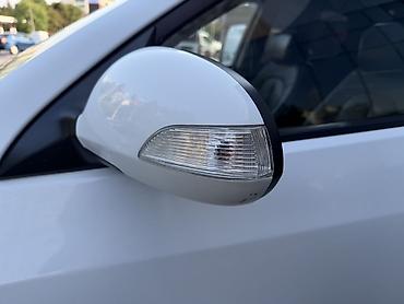bmw e 38: Hyundai Elantra: 2 l | 2009 il Sedan — 6