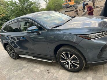 дамские машины: Полноприводный кроссовер Toyota Venza 2021 года выпуска в тёмно-сером