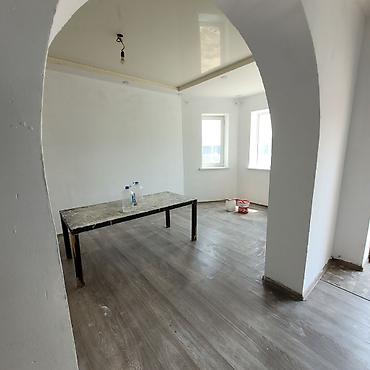 Продажа коттеджей и домов: Просторный дом с двумя этажами и функциональной планировкой. - — 5