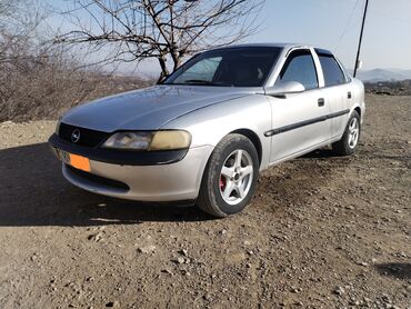 Opel: Opel Vectra sedan - Kuzov: 4 qapılı sedan, gümüşü rəng - Mühərrik — 1