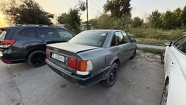 крепления запасного колеса: Audi 100: 1991 г., 2.3 л, Механика, Газ, Седан — 3