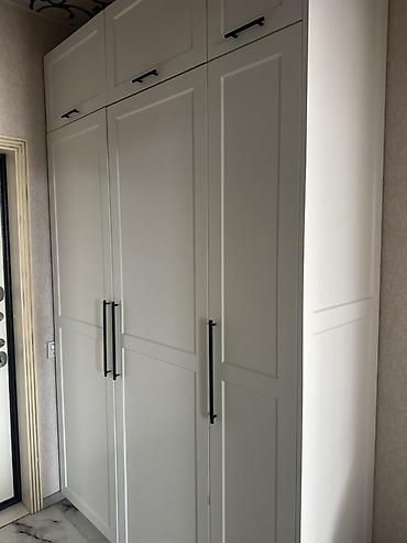 susə dolab: Ağ rəngli, modul tipli dəhliz/qarderob şkafı - Dizayn: Minimalist — 1