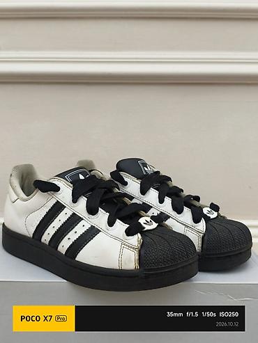Жеке буюмдар: Эркектердин кроссовкасы, 37, Adidas, Колдонулган, түсү - Ак, Өзү алып кетүү — 1