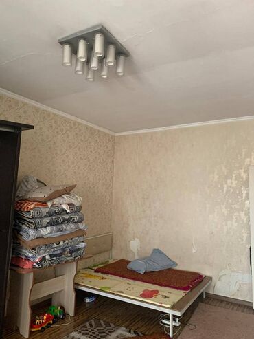 срочно продаётся 1 комнатная квартира в районе ошского рынка по улице кенсуйская: 1 комната, 40 м², 105 серия, 5 этаж, Евроремонт
