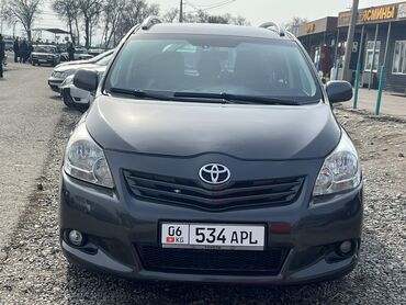 Toyota: Toyota Verso: 2009 г., 1.8 л, Механика, Бензин, Хэтчбэк