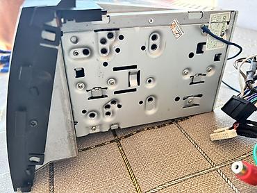Avtoelektronika: Avtomobil üçün multimedia/baş blok Xüsusiyyətlər: - 7" toxunma — 4