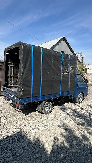 жак а4: Грузовой автомобиль Hyundai Porter с тентованным кузовом. Компактный — 7
