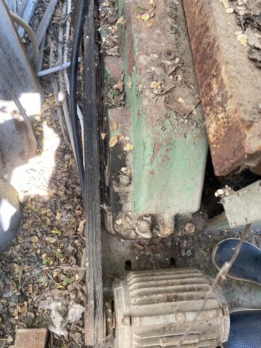 Другое оборудование для производства стройматериалов: Гильотина, разматыватель ( клеть) остаток кровельного металла, все — 24