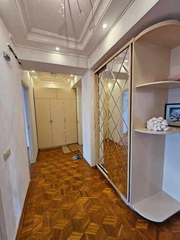 Uzunmüddətli kirayə mənzillər: Mənzil kirayə verilir. Nərimanov metro stansiyasına piyada 5 dəqiqəlik — 8