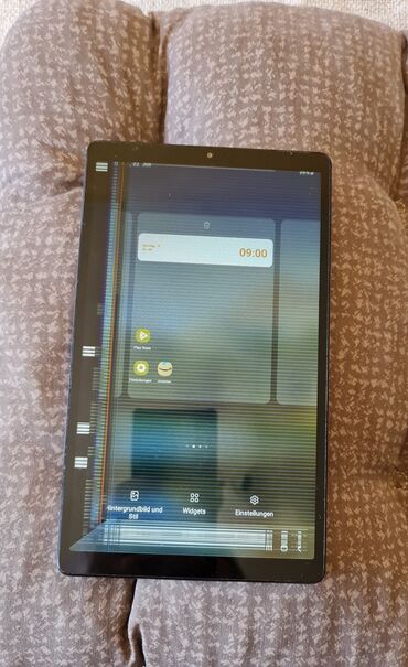 Tableti: Tablet novi model veoma jak I kvalitetan sve radi samo displej udaren — 9