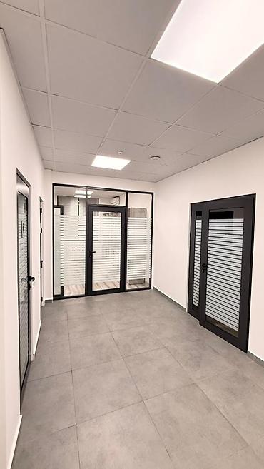 Аренда офисов: Сдаю коммерческое помещение. 📍 Адрес: ул. Чингиза Айтматова 4/4 — 1