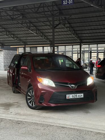 срочно продам авто в связи с переездом: Toyota Sienna: 2019 г., 3.5 л, Автомат, Бензин, Вэн/Минивэн