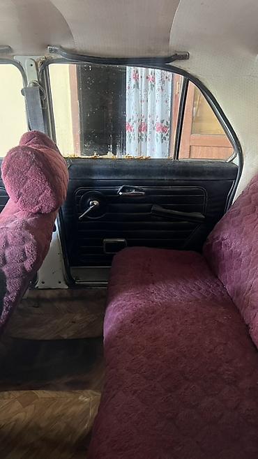 avtomobilin on şuşəsi: Avtomobil: GAZ-24 “Volqa” sedan Xüsusiyyətlər: - Korpus: 4 qapılı — 8