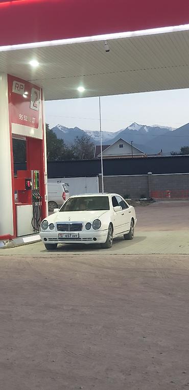 Mercedes-Benz E-Class: 1996 г., 2.2 л, Кол менен иштөөчү, Бензин, Седан — 4