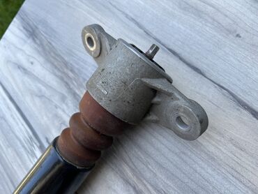 Амортизаторы, пневмобаллоны: Задний амортизатор Hyundai 2020 г., Б/у, Оригинал, США — 14