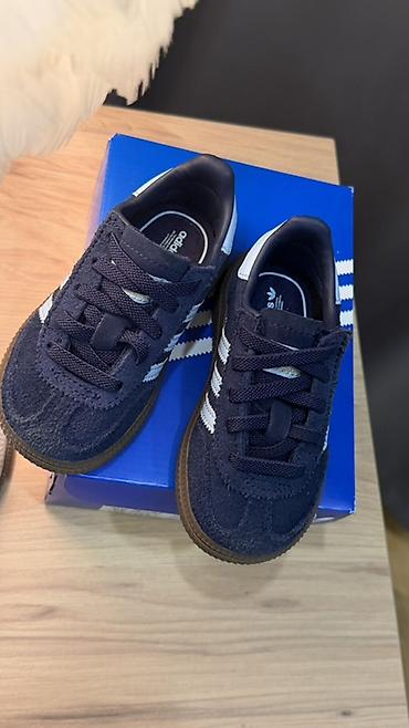 обув: Детские кроссовки Adidas original - Модель: Samba белые одевал 3-4 — 2