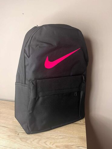 Sportske torbe i rančevi: 07. rančevi 
40x28x12
3300 din — 12