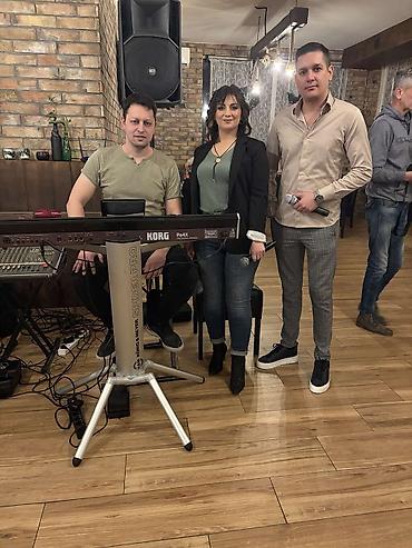online: Beat on band za sva vaša slavlja. Pevač, pevačica i klavijaturista — 1