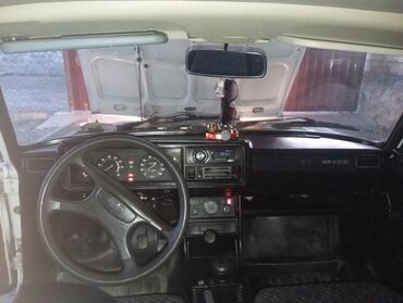 VAZ (LADA): Avtomobil: VAZ 2107 (klassik “Jiquli”) Kuzov: sedan, ağ rəng Qapılar — 7
