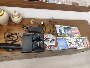 xbox 360 disk: Xbox 360 oyun seti Komplekt: - Xbox 360 Slim konsolu - 2 ədəd