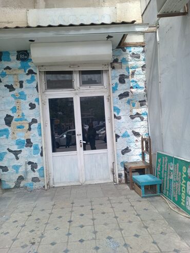 əhmədlidə kirayə kafelər: Əsas küçədə. Bir çox profilə yararlıdır. Ayı 1200 deyir, danışıq yeri