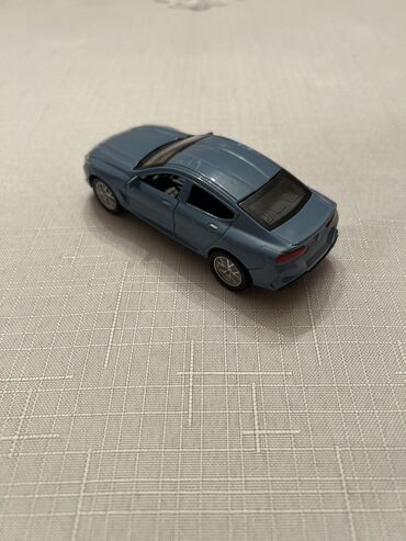 Avtomobil modelləri: Masaüstü kolleksiya üçün metal avtomobil modeli - Korpus: metaldan — 19