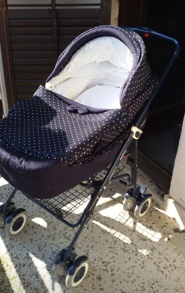 Kolica za bebe: Bebi kolica Per Peregorasklopivagde se nosiljka odvaja od kolica