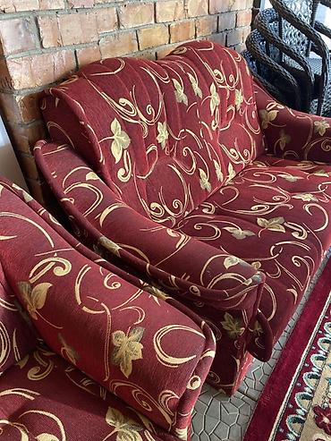 Ремонт и строительство: Продаю диваны, состояние среднее, есть следы использования. Подойдут — 4