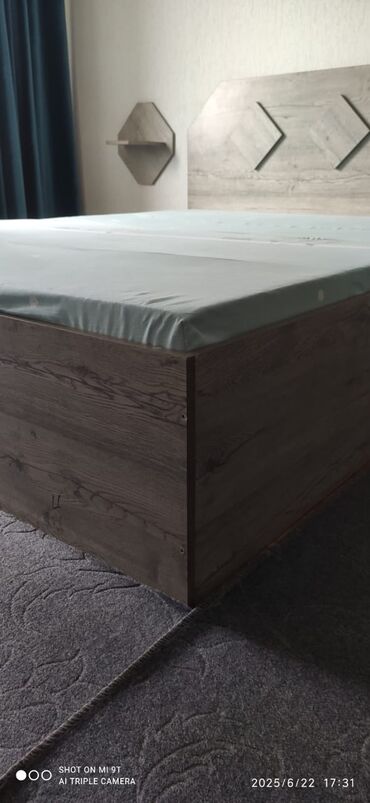 Спальные гарнитуры: Продаю 1) Кровать 2спальн.,с настенными прикраватными полками — 2