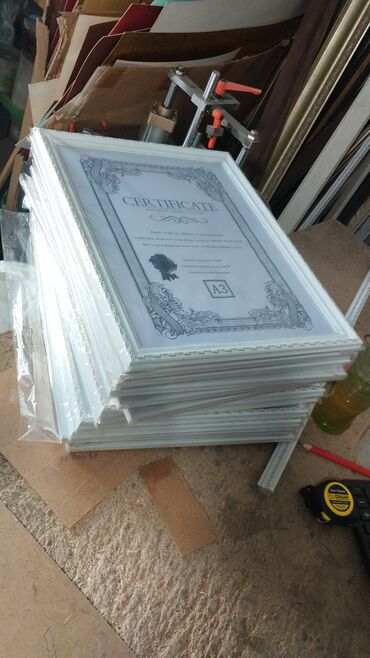 Картины: Картина с изображением цветов в вазе, оформленная в раму. Рама имеет — 16