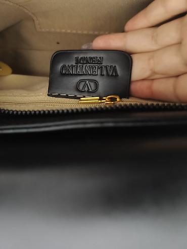 torba: Valentino qadın çiyn çantası - Model: Valentino Garavani (qutu və toz — 6