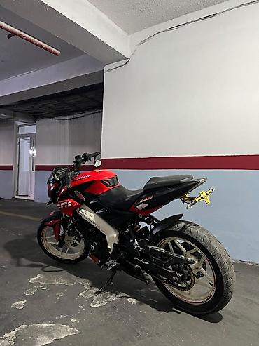 bajaj pulsar: Bajaj - Pulsar NS200, 200 sm3 — 1
