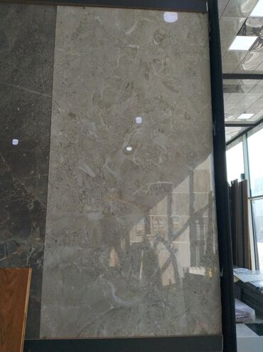 3d kafel metlax: Bej rəngli, mərmər naxışlı keramika plitəsi. Ev və ya ofis