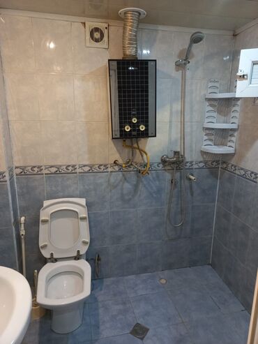 Uzunmüddətli kirayə mənzillər: Neftçilər Məlhəm Hospitalın yanı. kohnə tikili 5 mərtəbənin 2-ci — 11