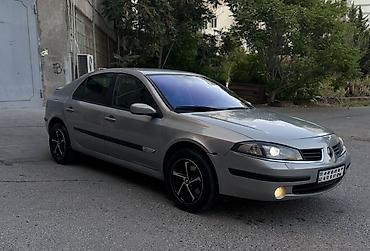 Renault: Renault Laguna sedan Mashin tam olaraq zavoddur. Vurugu, udari deyisen — 4