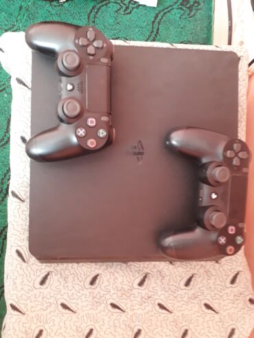 PS4 (Sony Playstation 4): Sony PlayStation 4 (PS4) Slim oyun konsolu Xüsusiyyətlər: - Model — 17